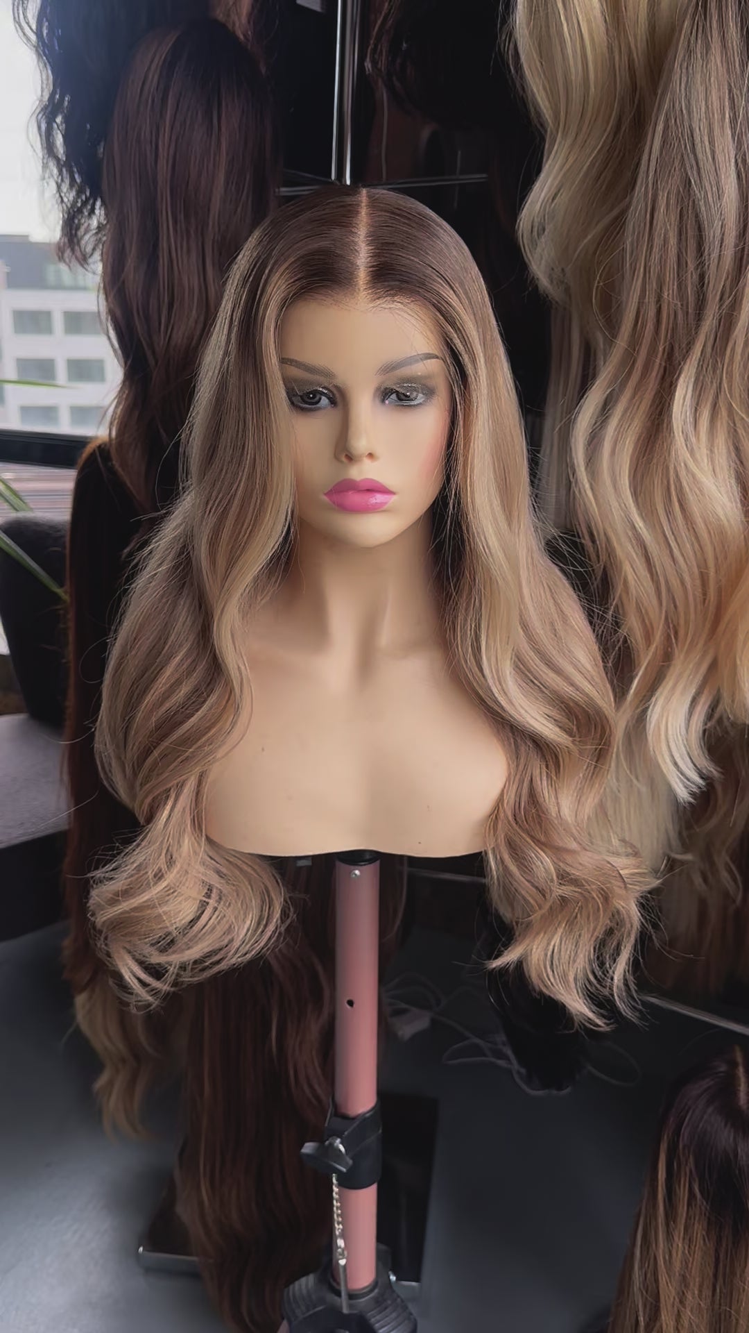 Charger et lire la vidéo dans la visionneuse de la Galerie, Khloe